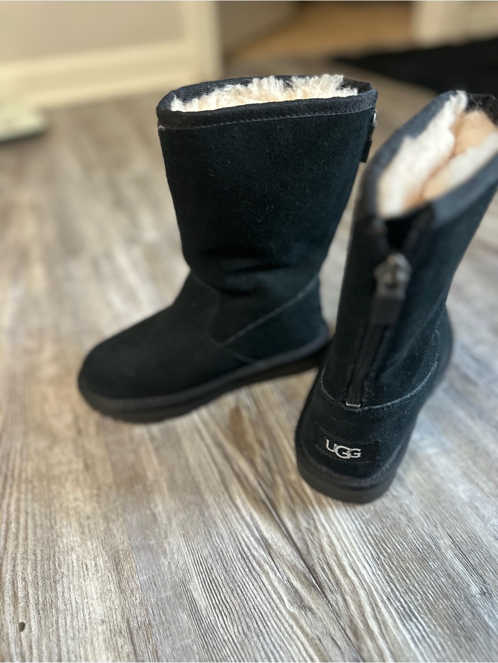 UGG Kids Black Shearling-Lined Zip Back Boots